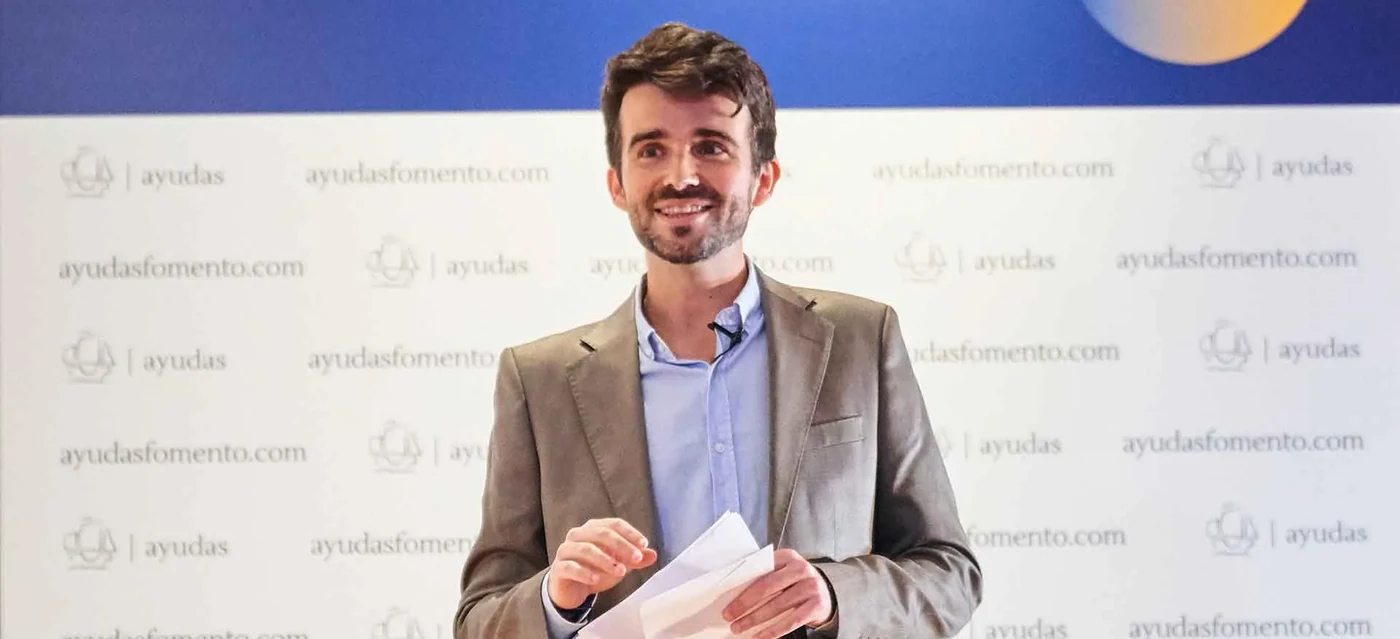 Presentador del streaming Ayúdanos a cambiar el futuro (Fomento Educación)
