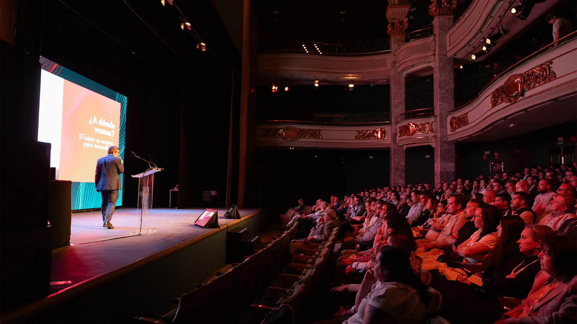 Público en el Círculo de Bellas Artes durante el 40 aniversario de IGT y Ágora