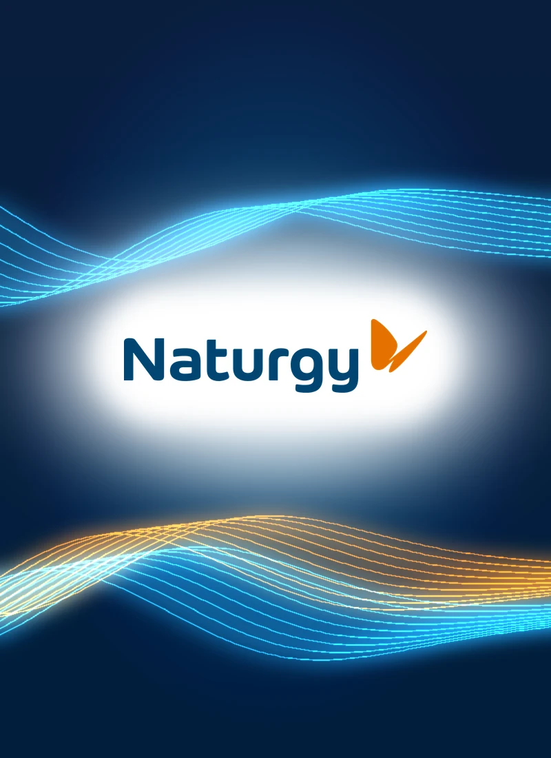 Logotipo de Naturgy sobre un fondo azul de la marca con ondas de luz azules y naranjas